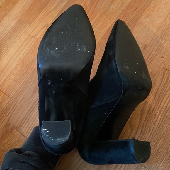 🥳 Marc Fisher Black Suede Ankle Bootie - Picture 4 of 5